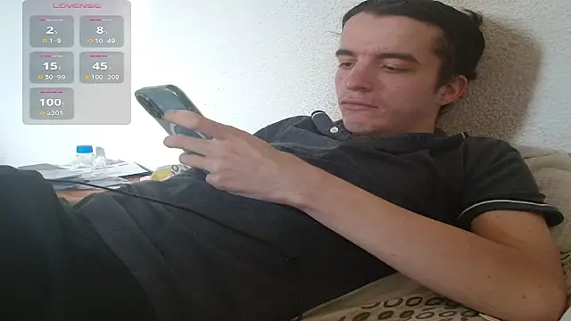 Snapshot of Tombgy07 chatting on 03-08-26, 12:09 Tombgy07 online show from 03-08-26, 12:09