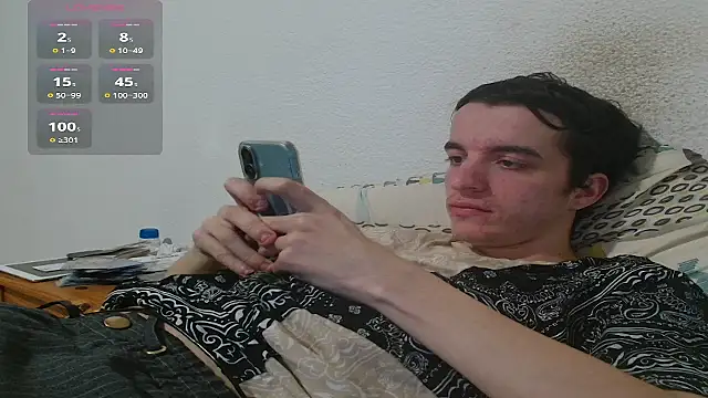 Snapshot of Tombgy07 chatting on 03-11-26, 08:37 Tombgy07 online show from 03-11-26, 08:37