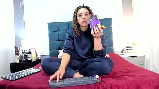 charlott lens online show from 11-18-25, 04:55