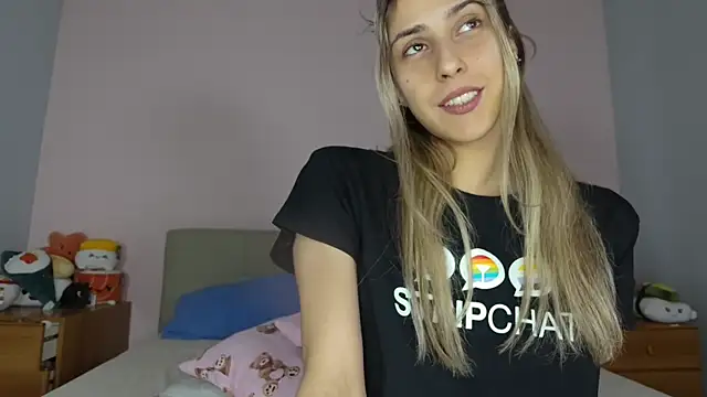 Snapshot of Chiara_2002 chatting on 06-07-26, 10:02 Chiara 2002 online show from 06-07-26, 10:02