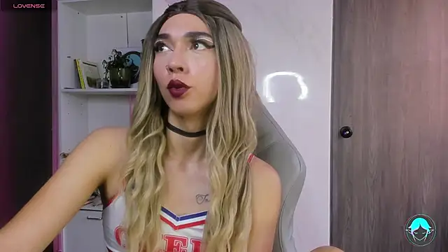 sofi elfqueen online show from 02-16-25, 10:54