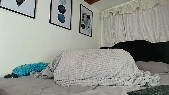 Snapshot of sam_her chatting on 09-11-25, 09:04 sam her online show from 09-11-25, 09:04