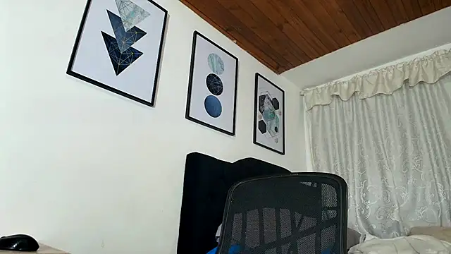 Snapshot of sam_her chatting on 11-02-25, 01:52 sam her online show from 11-02-25, 01:52