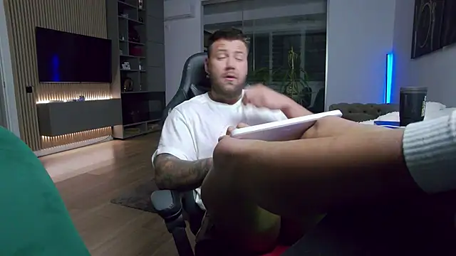 UbbeViking online show from 12-14-25, 07:40