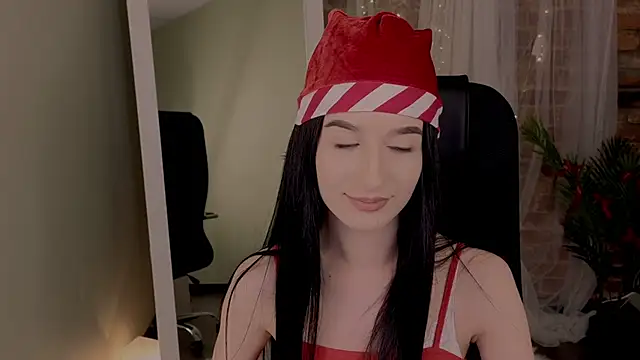 Snapshot of LauraCoy chatting on 12-25-24, 03:40 LauraCoy online show from 12-25-24, 03:40
