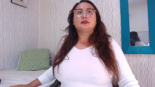 Snapshot of NadiaWhite chatting on 02-14-25, 06:29 NadiaWhite online show from 02-14-25, 06:29