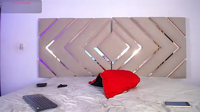 Snapshot of Raven_foxter1 chatting on 12-23-24, 11:06 Raven foxter1 online show from 12-23-24, 11:06