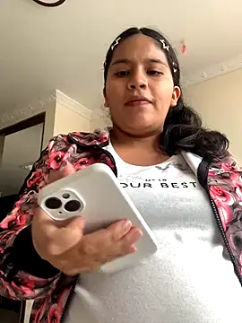 moncerrat luna online show from 10-08-25, 09:12