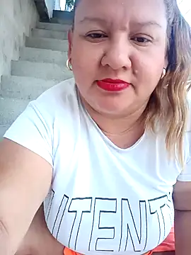 Snapshot of HORNY_MATURE25 chatting on 01-05-25, 04:06 HORNY MATURE25 online show from 01-05-25, 04:06
