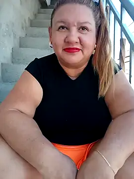 Snapshot of HORNY_MATURE25 chatting on 01-12-25, 03:25 HORNY MATURE25 online show from 01-12-25, 03:25