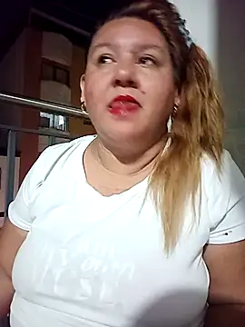 Snapshot of HORNY_MATURE25 chatting on 01-27-25, 11:33 HORNY MATURE25 online show from 01-27-25, 11:33