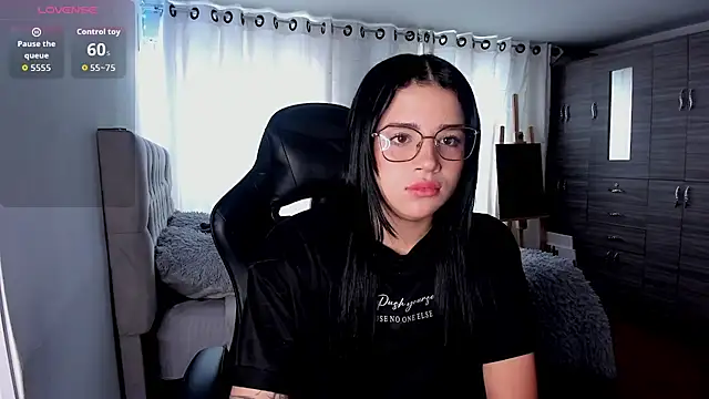 aliice walker  online show from 11-26-25, 01:56