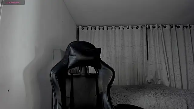 aliice walker  online show from 08-04-26, 03:32
