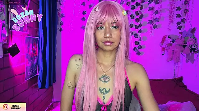 Snapshot of Roxanbunny1 chatting on 05-23-26, 05:12 Roxanbunny1 online show from 05-23-26, 05:12