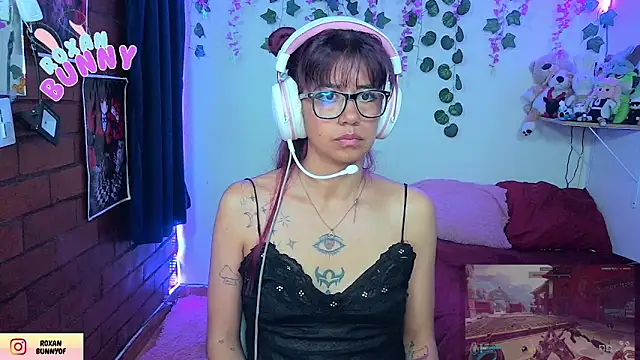 Snapshot of Roxanbunny1 chatting on 05-25-26, 06:08 Roxanbunny1 online show from 05-25-26, 06:08