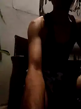 Snapshot of Dwirosebig chatting on 11-16-25, 04:12 Dwirosebig online show from 11-16-25, 04:12