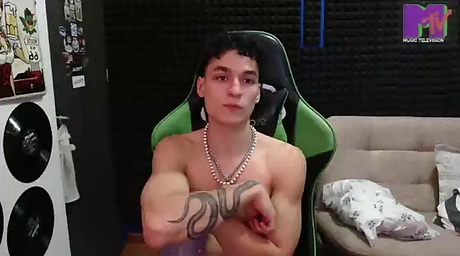 Curly Angel24 online show from 02-02-25, 11:21