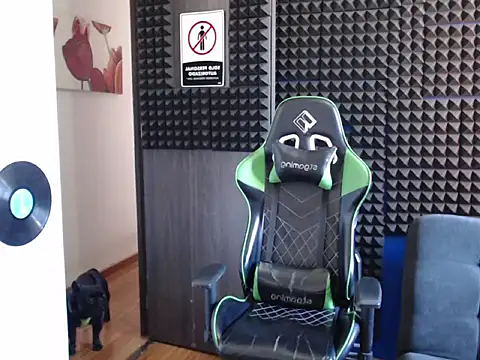 Snapshot of Curly_Angel24 chatting on 12-20-25, 05:09 Curly Angel24 online show from 12-20-25, 05:09