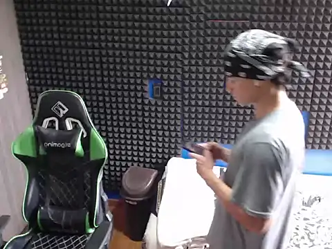 Snapshot of Curly_Angel24 chatting on 05-27-26, 01:19 Curly Angel24 online show from 05-27-26, 01:19