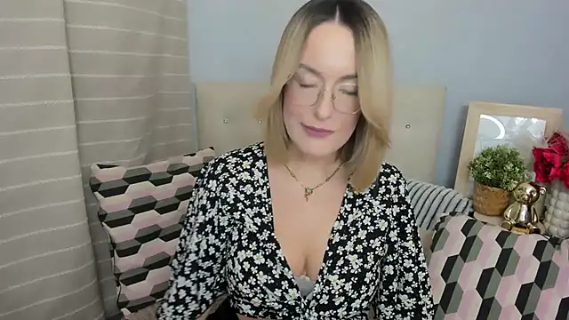 MollyFlowers online show from 03-23-26, 06:12