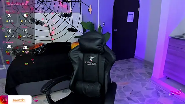 martinasaez online show from 10-28-25, 08:22