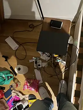 la chiennete online show from 10-20-25, 08:31