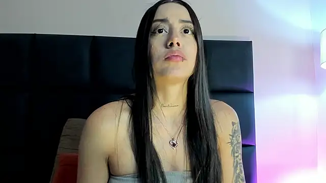 NoraDasilva online show from 11-06-25, 12:11