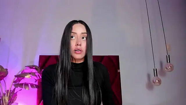 NoraDasilva online show from 12-17-25, 12:38