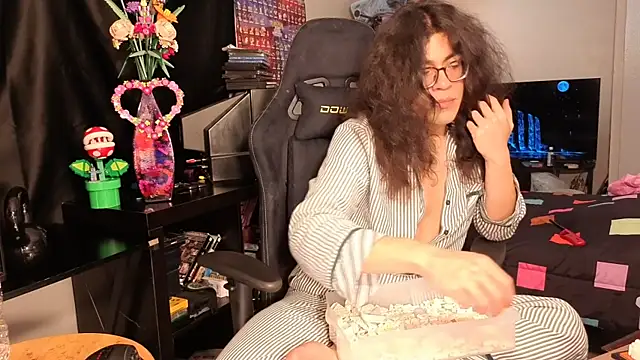 Snapshot of ShinyCherub chatting on 02-14-25, 02:44 ShinyCherub online show from 02-14-25, 02:44