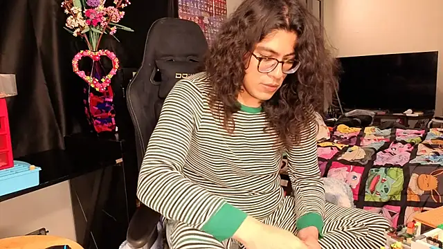 Snapshot of ShinyCherub chatting on 03-12-25, 08:52 ShinyCherub online show from 03-12-25, 08:52