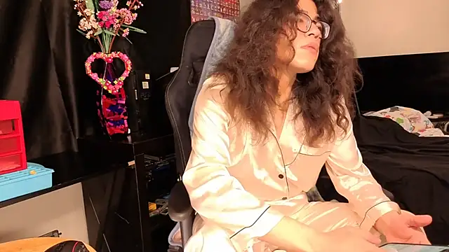 Snapshot of ShinyCherub chatting on 03-13-25, 12:16 ShinyCherub online show from 03-13-25, 12:16