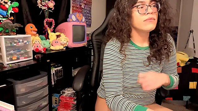 Snapshot of ShinyCherub chatting on 10-01-25, 02:06 ShinyCherub online show from 10-01-25, 02:06