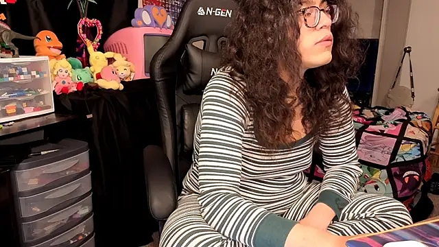 Snapshot of ShinyCherub chatting on 10-05-25, 02:32 ShinyCherub online show from 10-05-25, 02:32