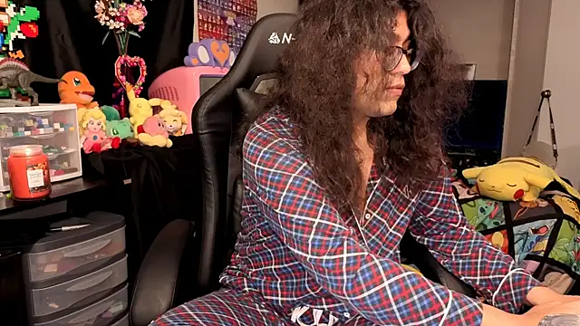 Snapshot of ShinyCherub chatting on 10-06-25, 02:53 ShinyCherub online show from 10-06-25, 02:53