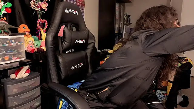 Snapshot of ShinyCherub chatting on 10-11-25, 04:33 ShinyCherub online show from 10-11-25, 04:33