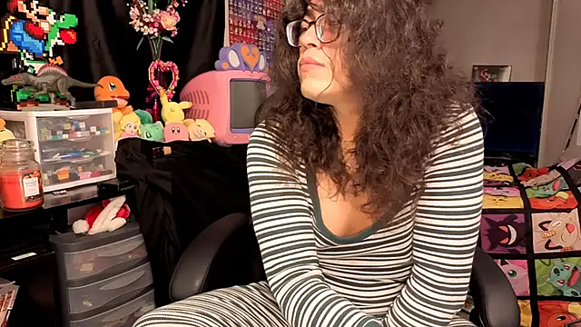 Snapshot of ShinyCherub chatting on 10-12-25, 12:31 ShinyCherub online show from 10-12-25, 12:31