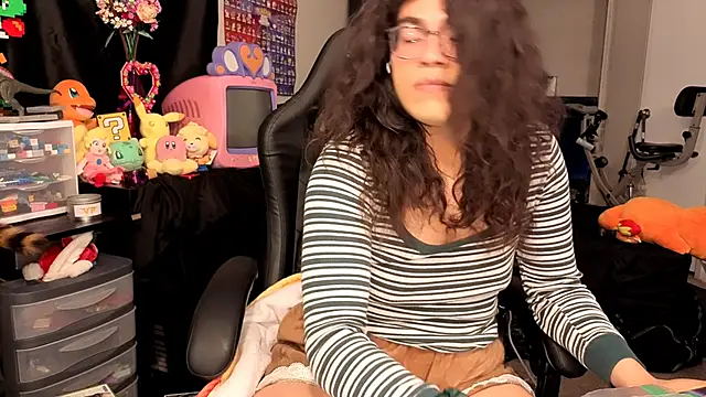 Snapshot of ShinyCherub chatting on 10-17-25, 10:29 ShinyCherub online show from 10-17-25, 10:29