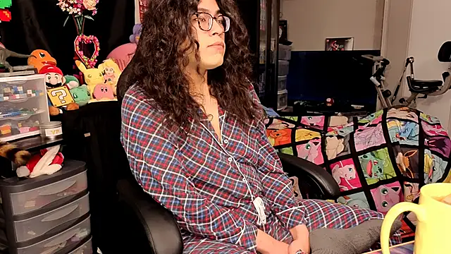 Snapshot of ShinyCherub chatting on 10-22-25, 08:47 ShinyCherub online show from 10-22-25, 08:47