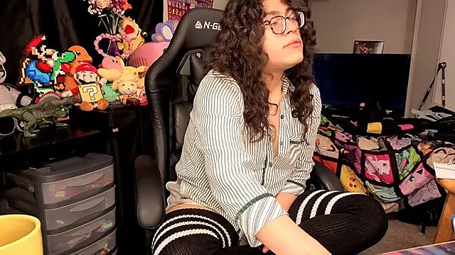 Snapshot of ShinyCherub chatting on 10-29-25, 12:24 ShinyCherub online show from 10-29-25, 12:24