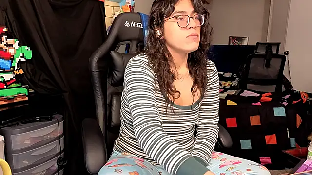 Snapshot of ShinyCherub chatting on 11-15-25, 03:19 ShinyCherub online show from 11-15-25, 03:19