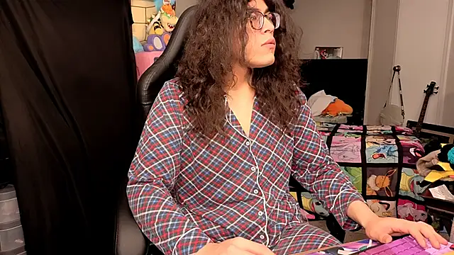 Snapshot of ShinyCherub chatting on 11-30-25, 10:14 ShinyCherub online show from 11-30-25, 10:14