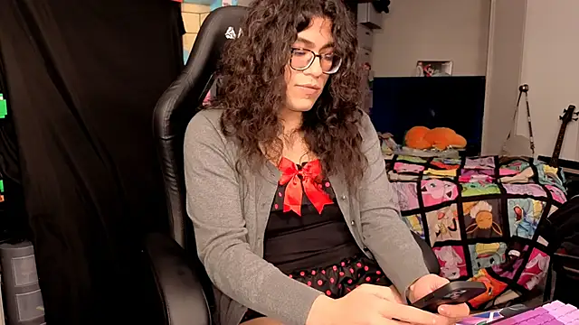 Snapshot of ShinyCherub chatting on 12-01-25, 10:26 ShinyCherub online show from 12-01-25, 10:26