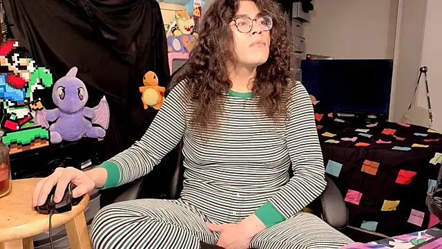 Snapshot of ShinyCherub chatting on 12-15-25, 03:33 ShinyCherub online show from 12-15-25, 03:33