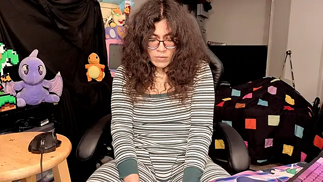 Snapshot of ShinyCherub chatting on 12-17-25, 01:55 ShinyCherub online show from 12-17-25, 01:55