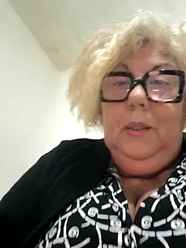 Snapshot of Merilulla chatting on 04-30-26, 10:14 Merilulla online show from 04-30-26, 10:14