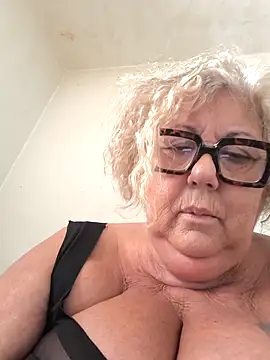 Snapshot of Merilulla chatting on 05-07-26, 03:17 Merilulla online show from 05-07-26, 03:17