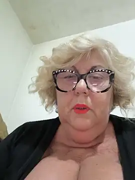 Snapshot of Merilulla chatting on 05-16-26, 12:07 Merilulla online show from 05-16-26, 12:07