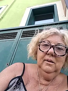 Snapshot of Merilulla chatting on 06-07-26, 11:36 Merilulla online show from 06-07-26, 11:36