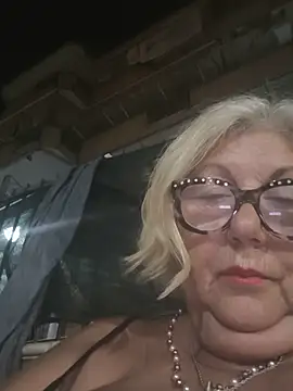 Snapshot of Merilulla chatting on 06-18-26, 10:47 Merilulla online show from 06-18-26, 10:47
