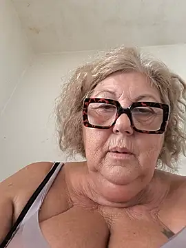 Snapshot of Merilulla chatting on 07-16-26, 12:11 Merilulla online show from 07-16-26, 12:11